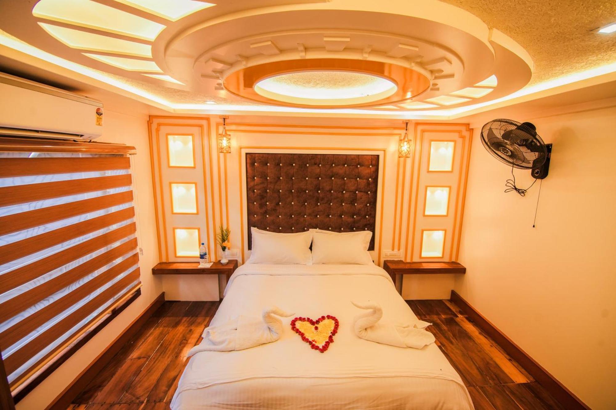 Kera Houseboats Alleppey Alappuzha Ngoại thất bức ảnh